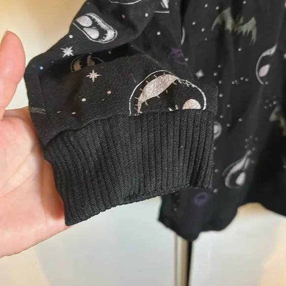 Disney Black Nightmare Before Christmas Sleeping shirt - Picture 5 of 6